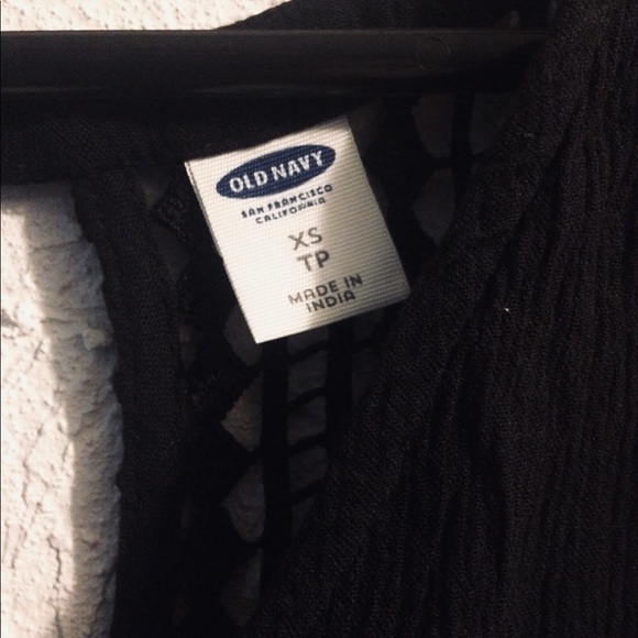 Old Navy Sleeveless Blouse - Picture 5 of 7